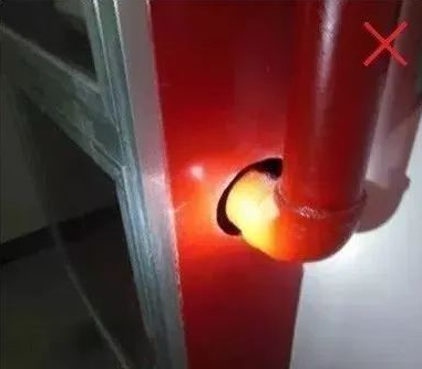 消防箱孔洞有縫隙
