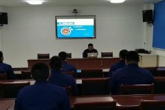 伊春市消防救援支隊(duì)透龍山大街特勤站開展冰上救援理論授課
