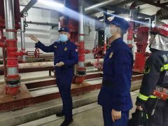 黑龍江：齊齊哈爾市消防救援支隊(duì)建華區(qū)消防救援大隊(duì)深入轄區(qū)大型商業(yè)綜合體開展水系統(tǒng)測